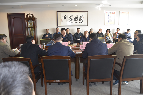 瓦力棋牌(中国)党委理论学习中心组召开“廉洁自律”专题集中学习研讨会议