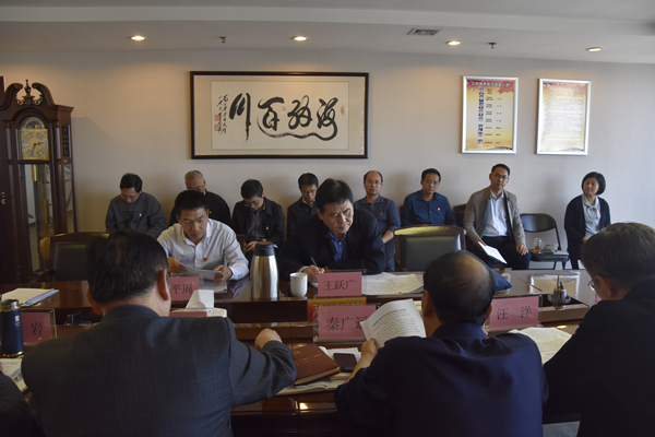 瓦力棋牌(中国)党委理论学习中心组召开“传承红色基因、牢记初心使命”专题学习研讨会议
