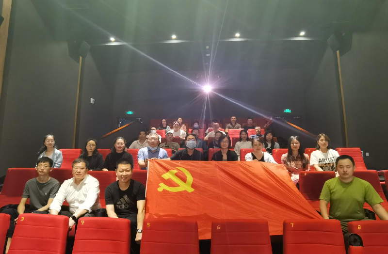 瓦力棋牌(中国)党委组织观看党史教育片《千顷澄碧的时代》