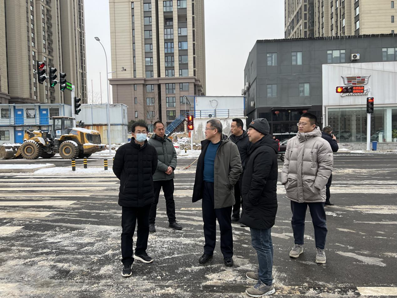瓦力棋牌(中国)总经理助理黄志澎到市政道路项目检查指导工作