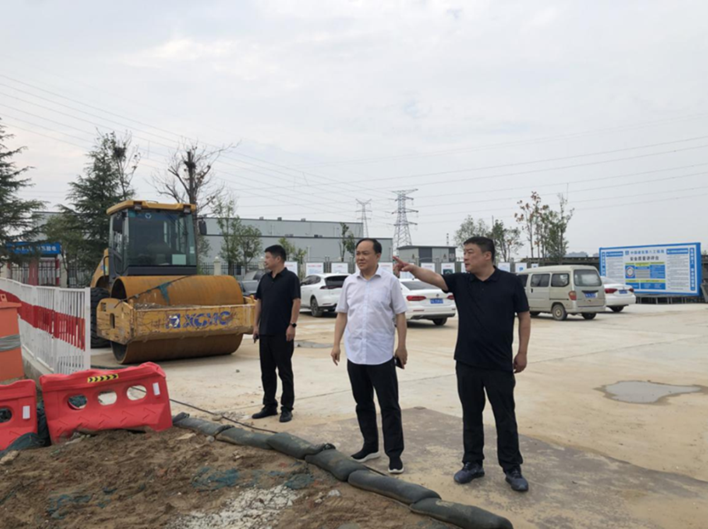 郑州市建设投资集团有限公司党委委员、副总经理张岩到侯寨新镇区安置区调研项目建设工作